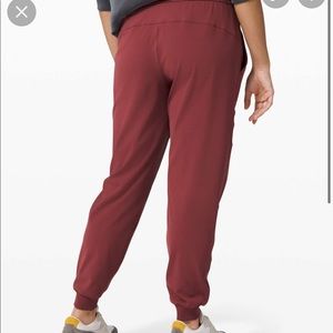Lululemon on the fly joggers size 10 NWT